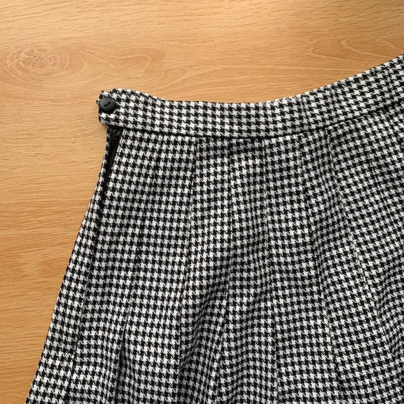 The Vintage Twin Mid-Length Houndstooth Pleated Skirt - Picture 3 of 4